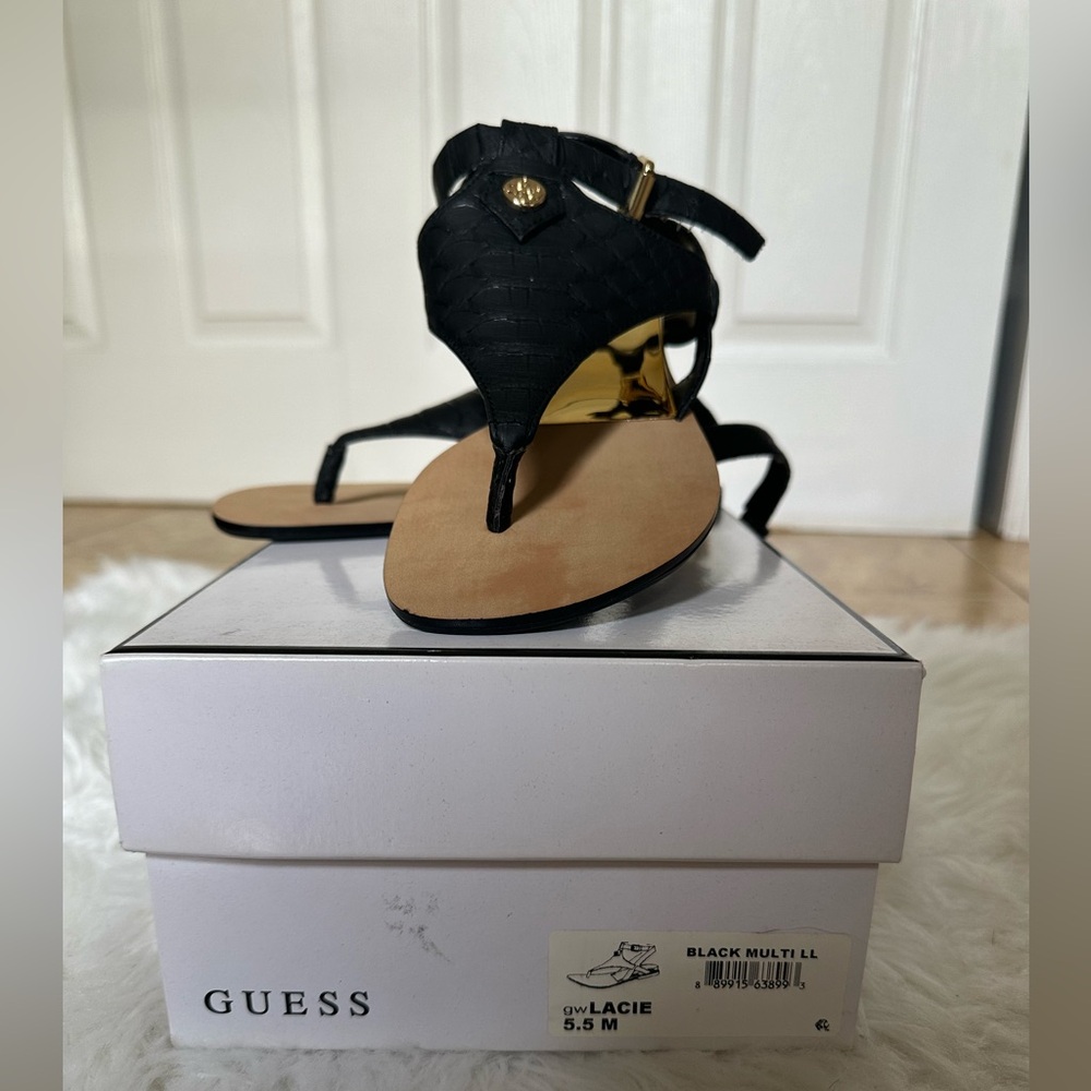 GUESS LACIE SANDALS*NEVER WORN**❤️